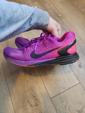 Size 10 Women's Lunarlon Nike Sneakers